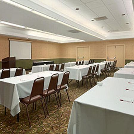 Ramada Burlington Hotel And Conference Center 외부 사진