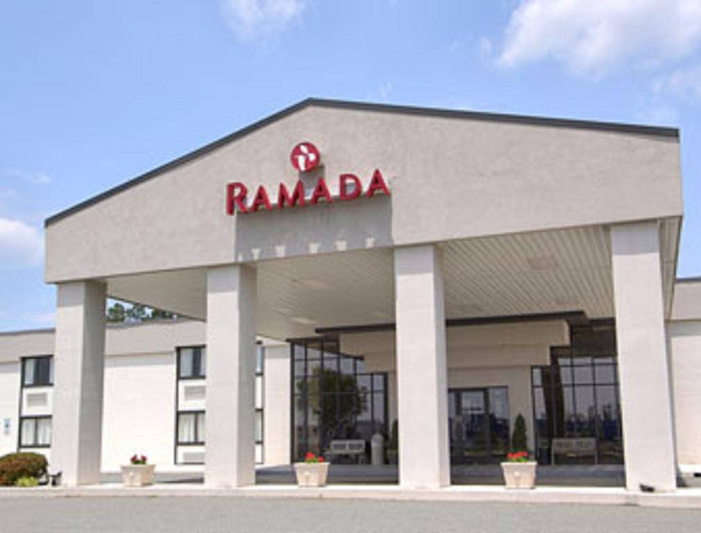 Ramada Burlington Hotel And Conference Center 외부 사진