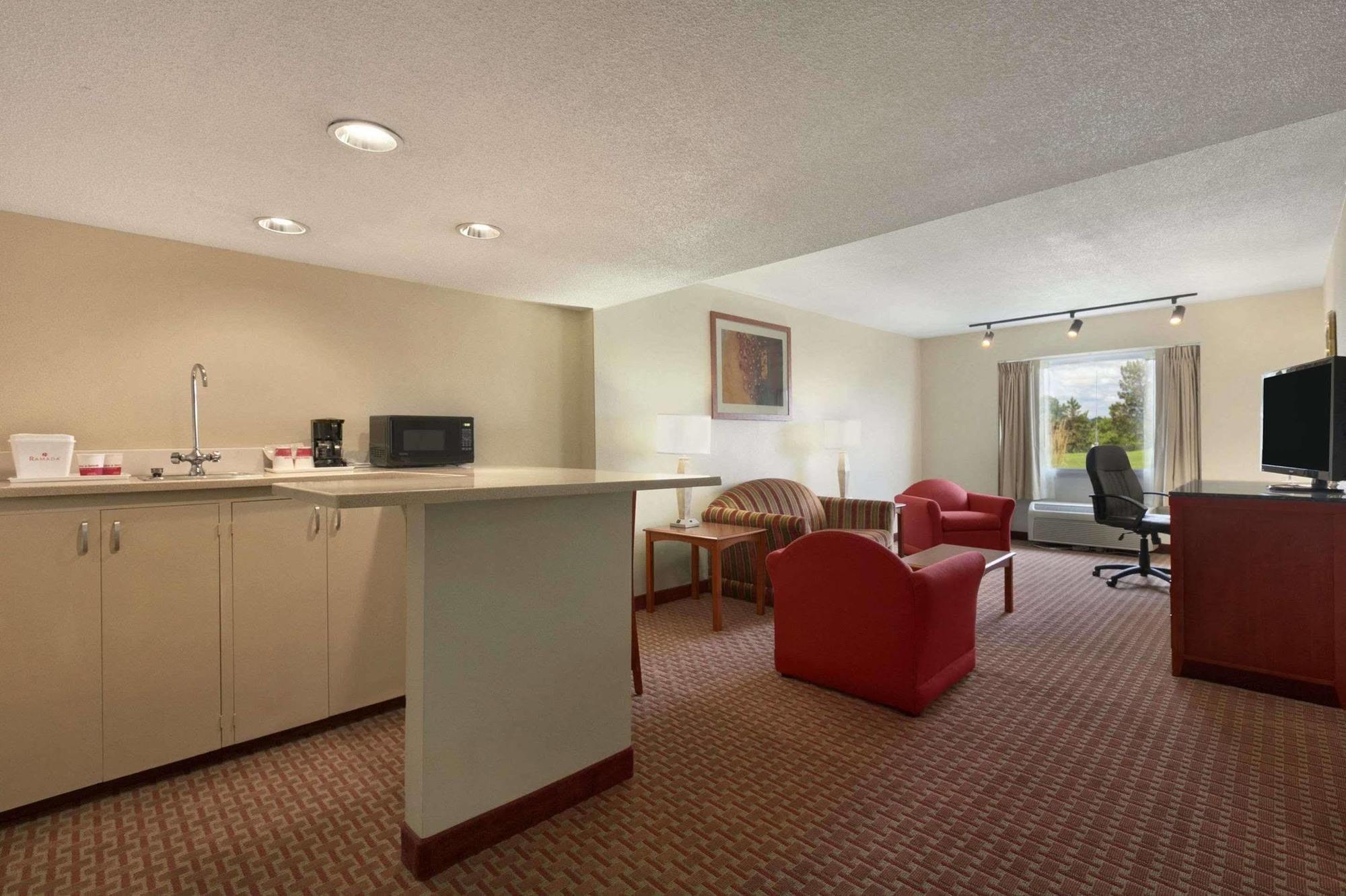 Ramada Burlington Hotel And Conference Center 외부 사진