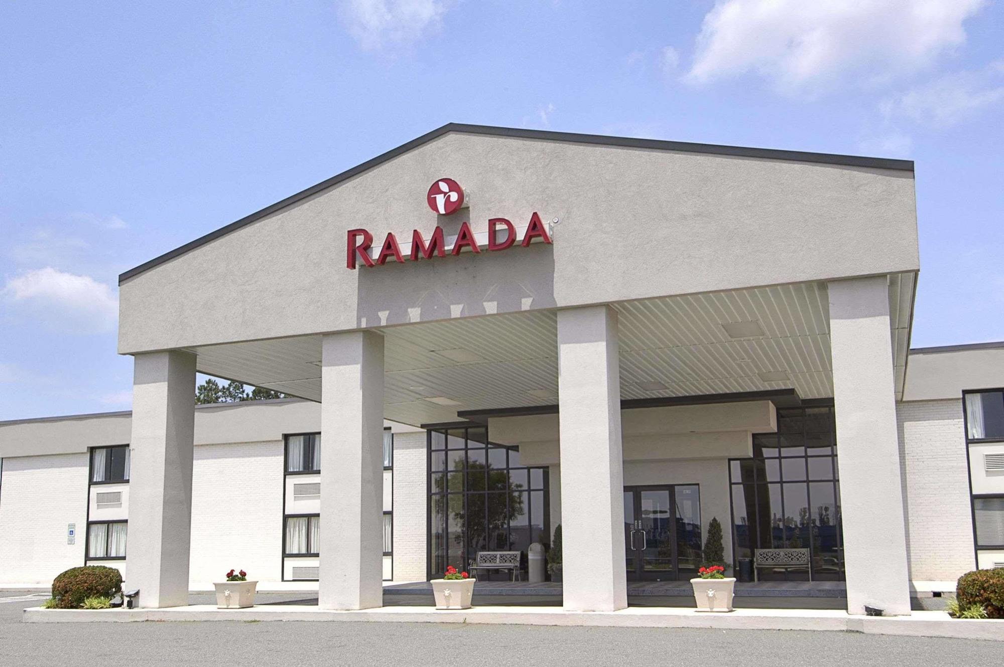 Ramada Burlington Hotel And Conference Center 외부 사진